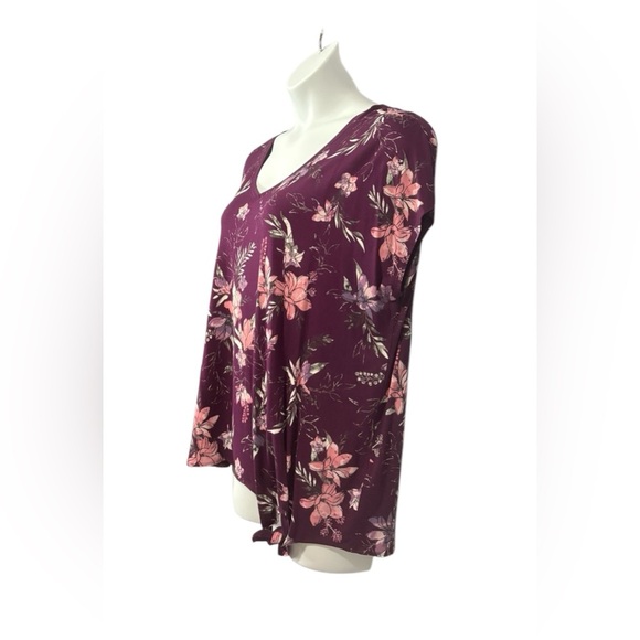 Reitmans, Plus-Size Relaxed Floral V-Neck Burgundy Top, 2X - Picture 7 of 9